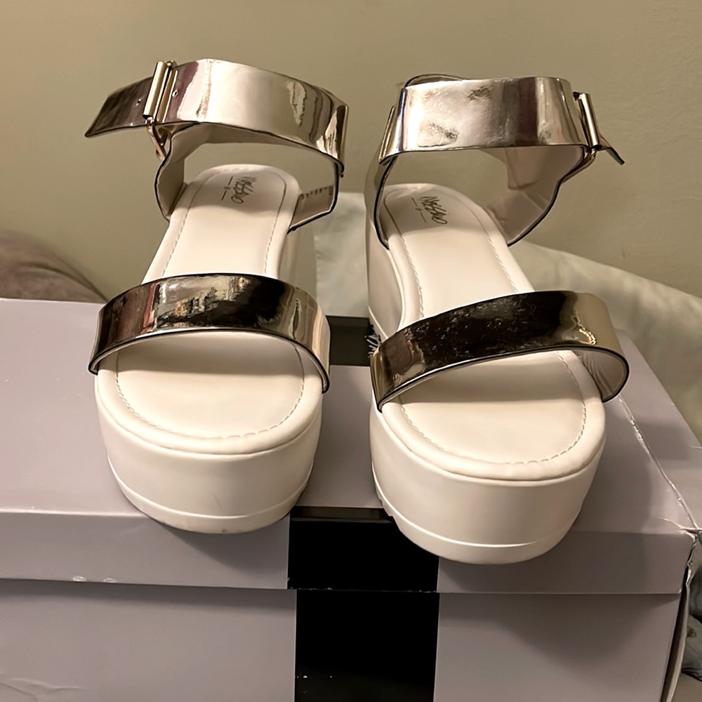 Platform sandals